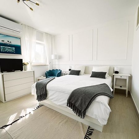Modern Apartment In The Heart Of Njivice Exterior photo